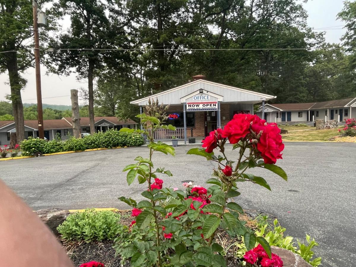 Pennswoods Inn Manheim Exterior photo