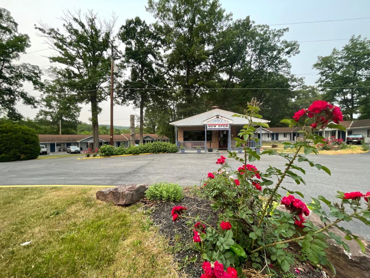 Pennswoods Inn Manheim Exterior photo