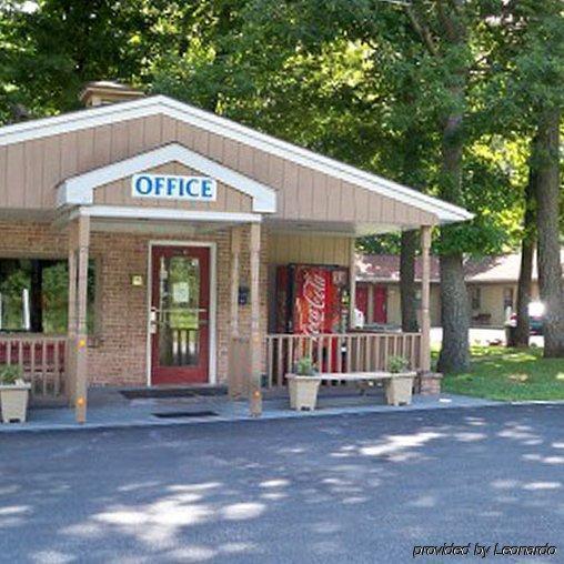 Pennswoods Inn Manheim Exterior photo