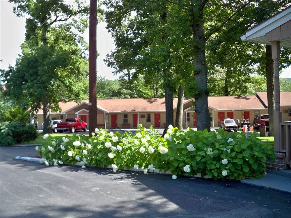 Pennswoods Inn Manheim Exterior photo